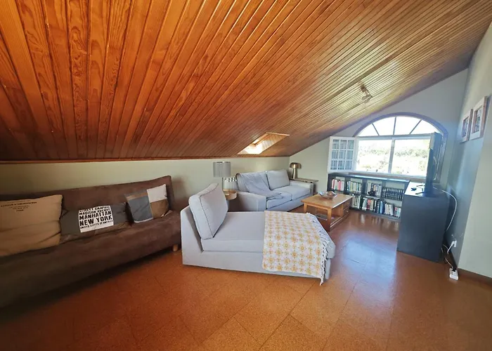 Monteferro, Nigran, Con Prázdninový dům